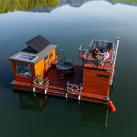 Aquachill Houseboat & Wellness Hotel Liptovsky Trnovec Exterior photo