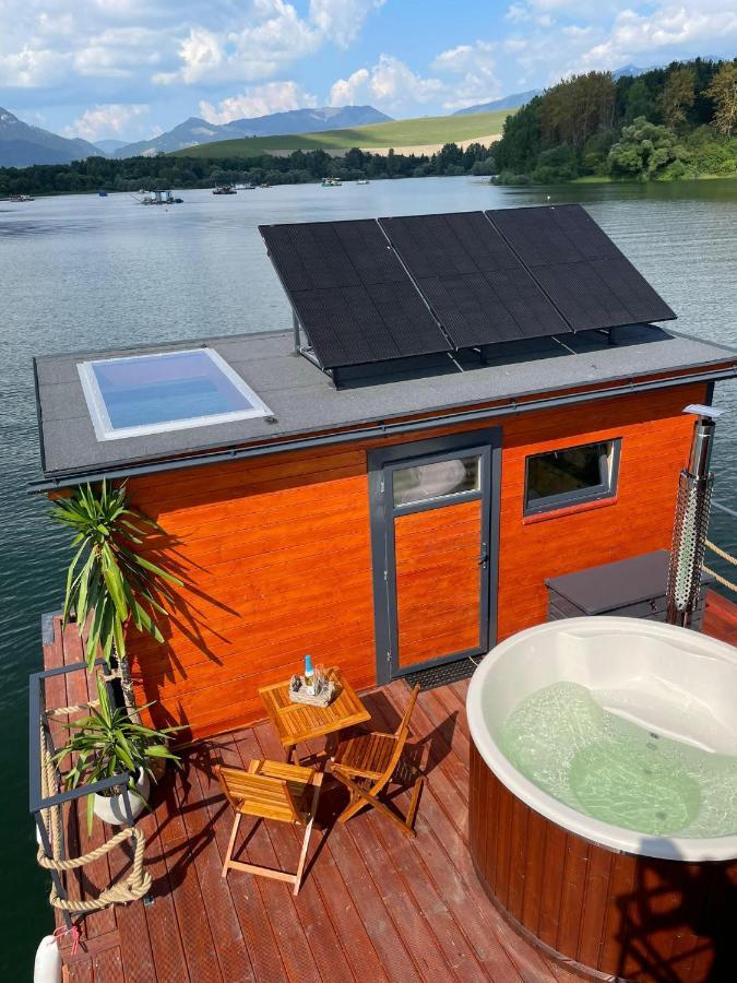 Aquachill Houseboat & Wellness Hotel Liptovsky Trnovec Exterior photo