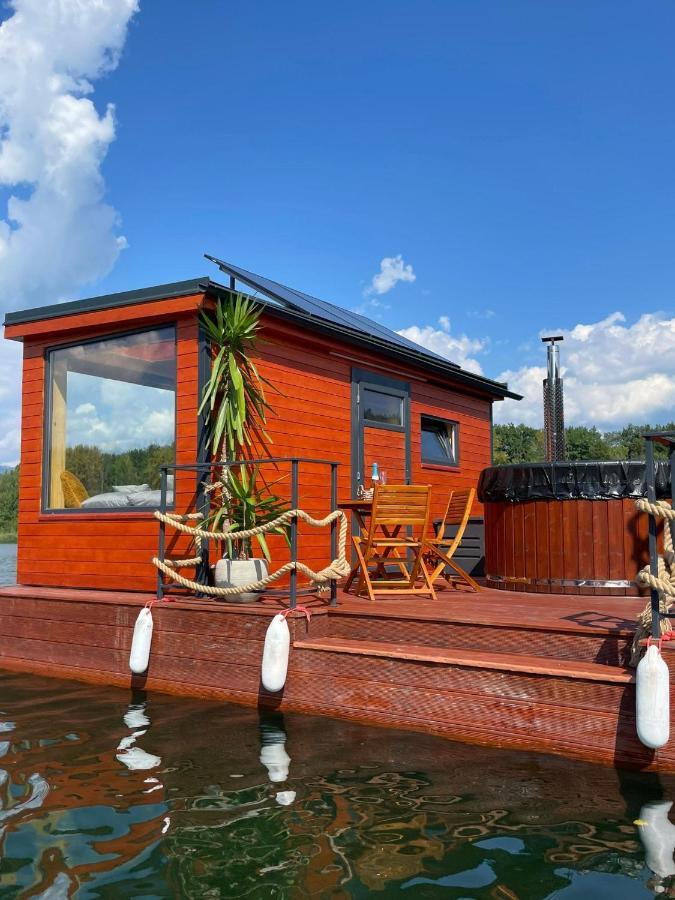 Aquachill Houseboat & Wellness Hotel Liptovsky Trnovec Exterior photo