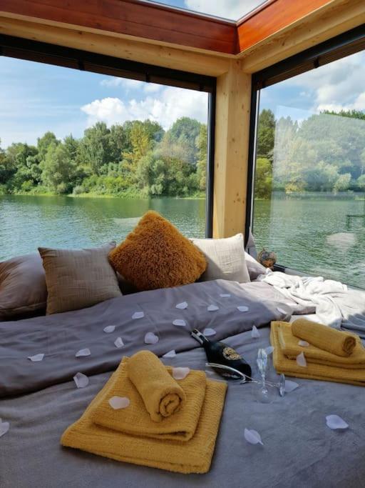 Aquachill Houseboat & Wellness Hotel Liptovsky Trnovec Exterior photo