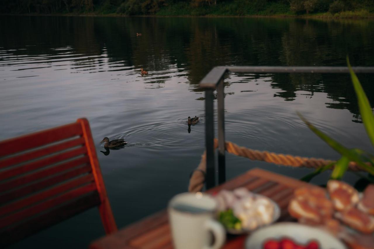 Aquachill Houseboat & Wellness Hotel Liptovsky Trnovec Exterior photo
