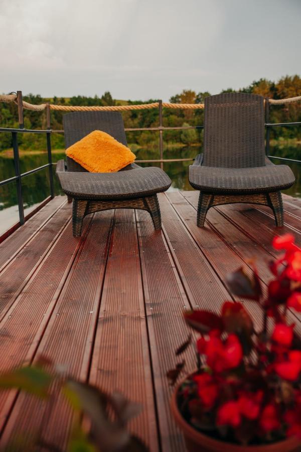 Aquachill Houseboat & Wellness Hotel Liptovsky Trnovec Exterior photo