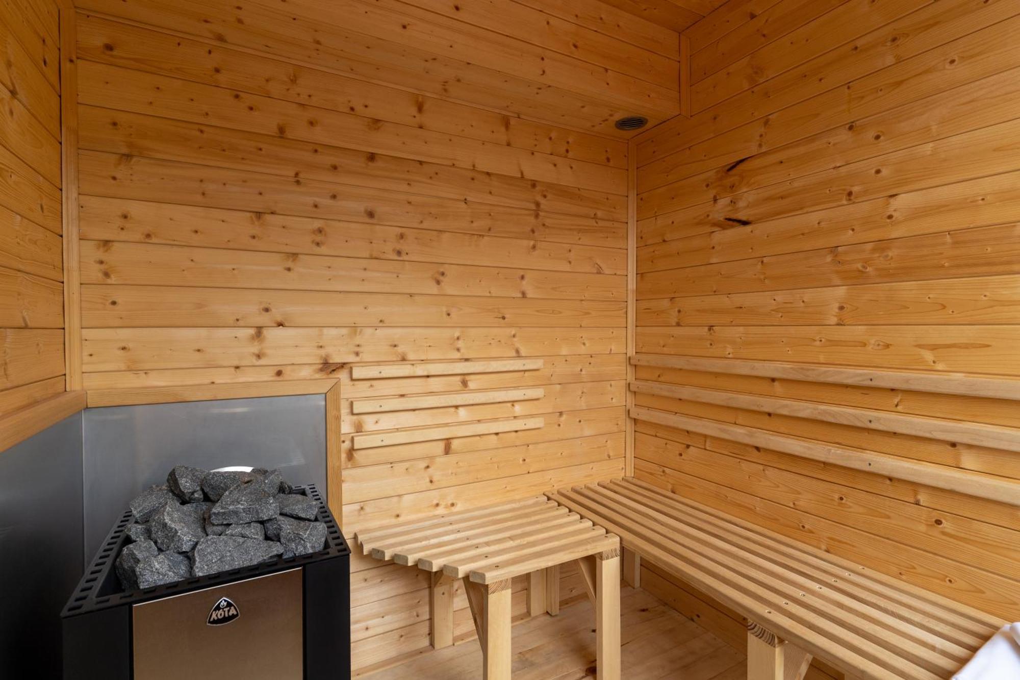 Aquachill Houseboat & Wellness Hotel Liptovsky Trnovec Exterior photo