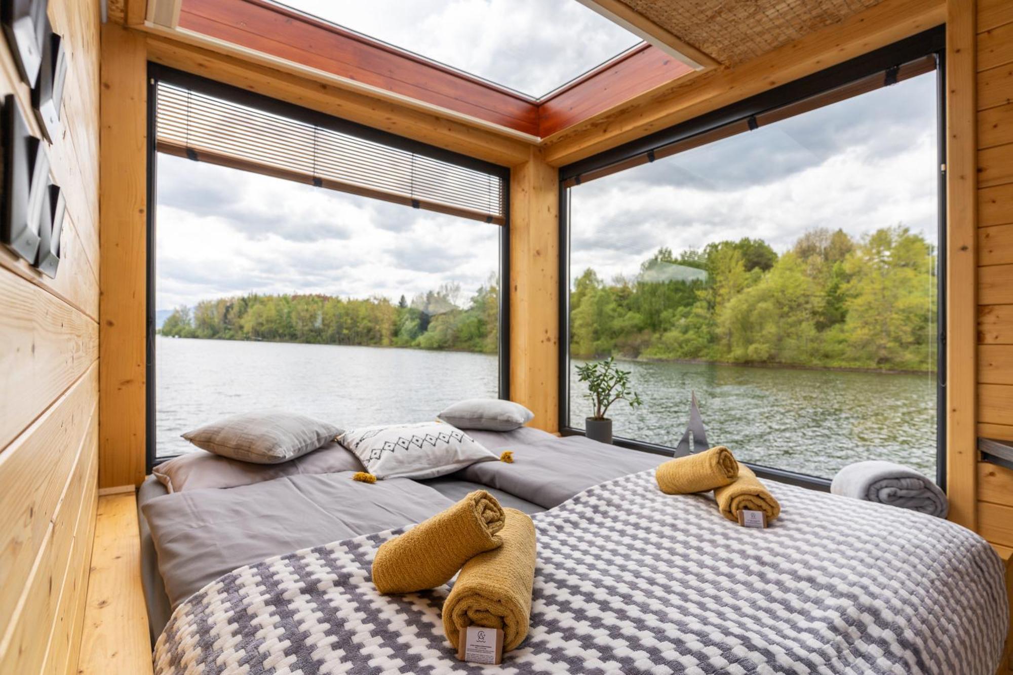Aquachill Houseboat & Wellness Hotel Liptovsky Trnovec Exterior photo